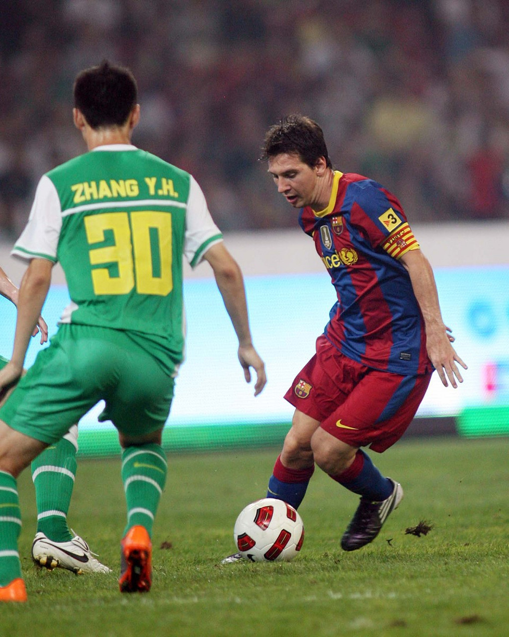 九游体育网页版-足球明星的家庭生活引发媒体关注的简单介绍