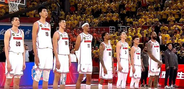 九游体育在线-雄鸭队战术灵活，场上传球无死角的简单介绍