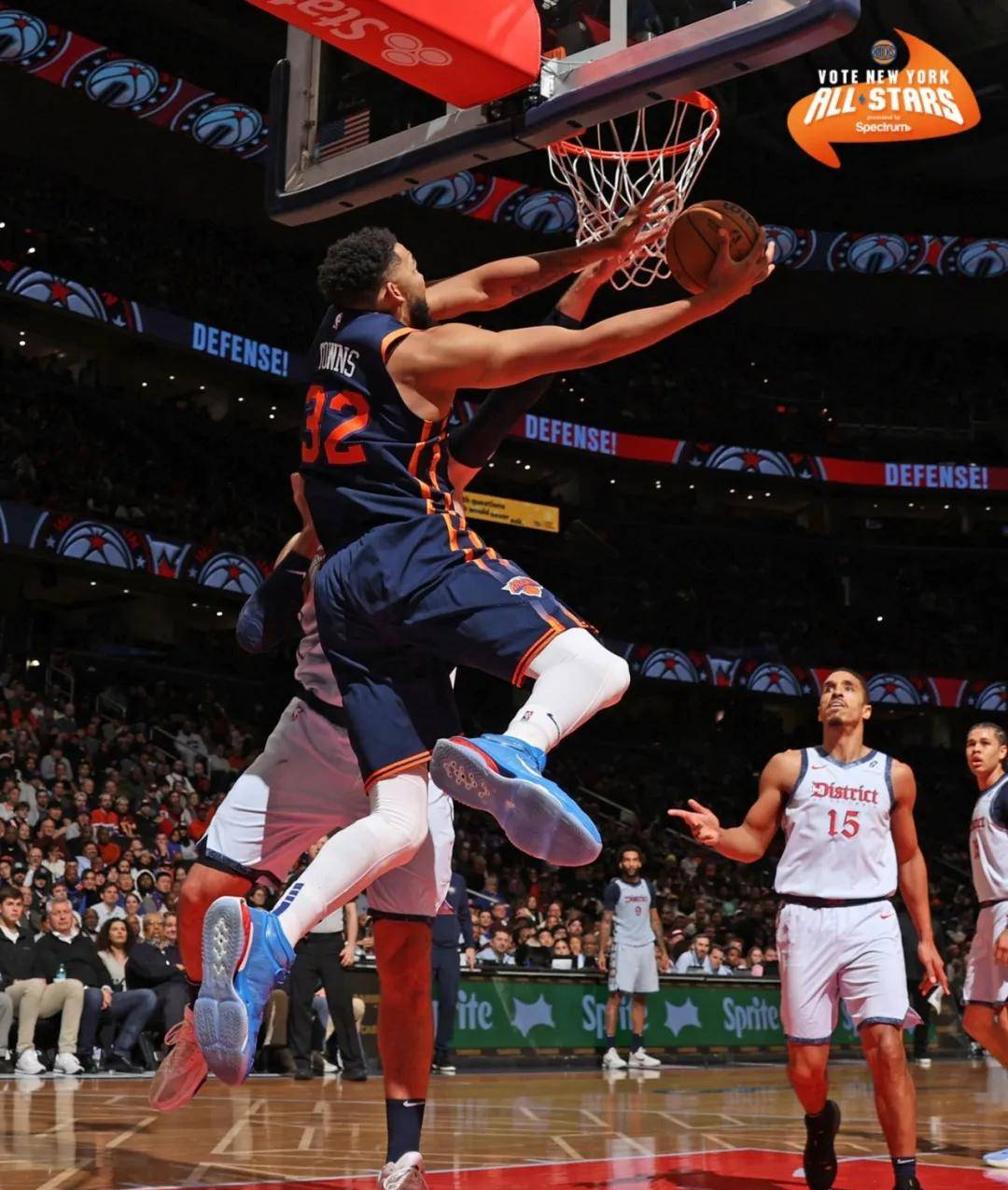 包含尼克斯队换帅令球队焕然一新，迎来新篇章的词条