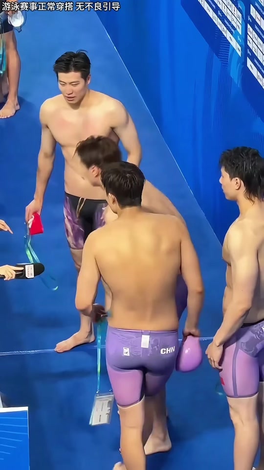 新加坡游泳选手英姿勃发，刷新纪录的简单介绍