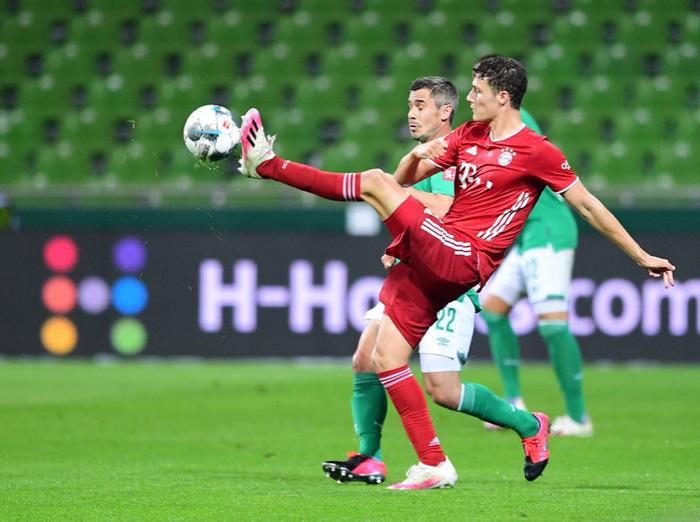 包含杜塞尔多夫客场爆冷战胜奥格斯堡，实现抢分的词条