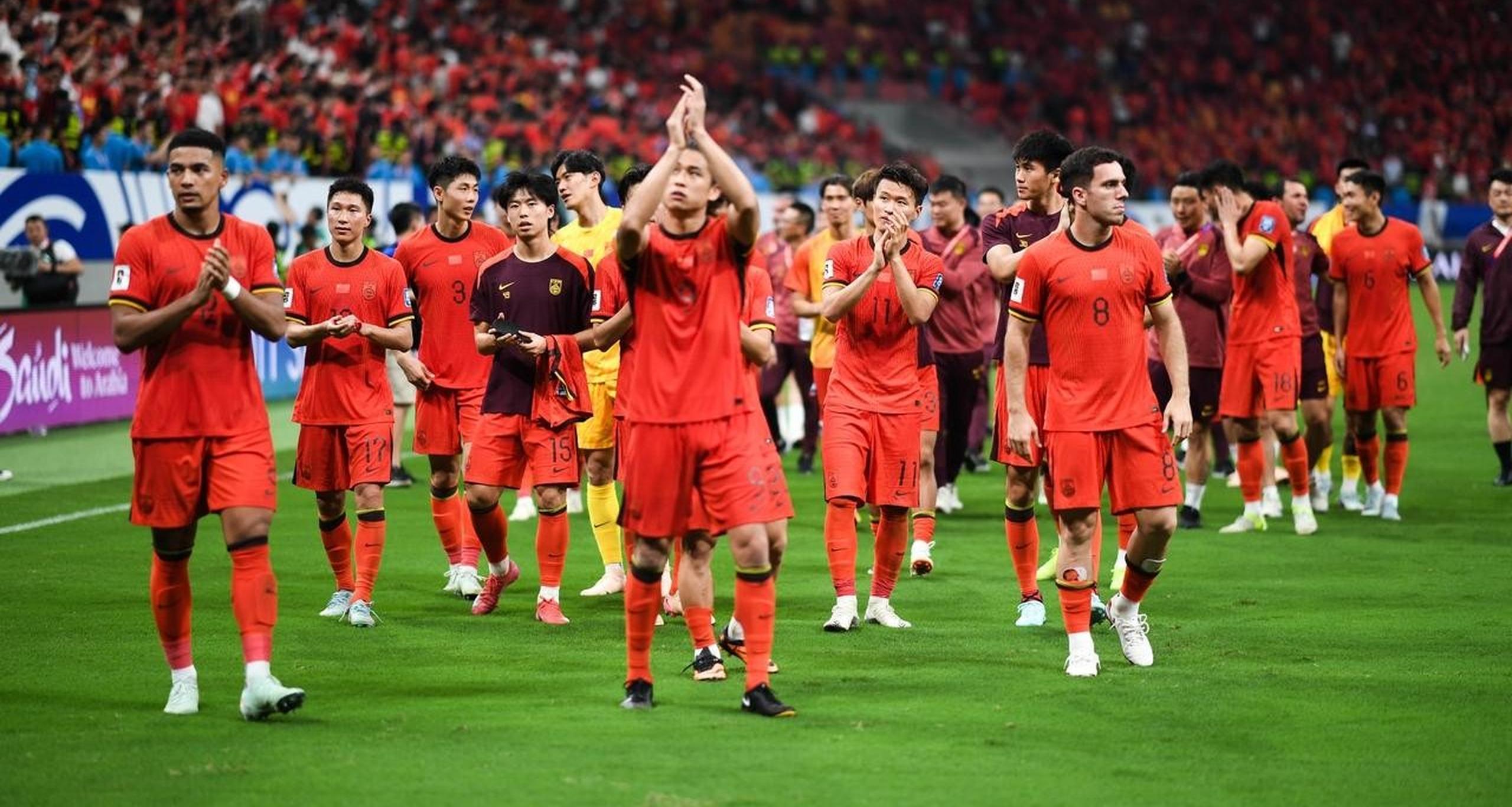 本土球员异军突起，助球队轻松夺胜