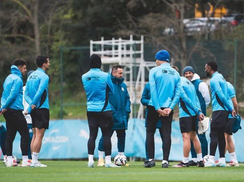 德甲豪门球员集体表现出色，共同拼搏追逐冠军梦的简单介绍