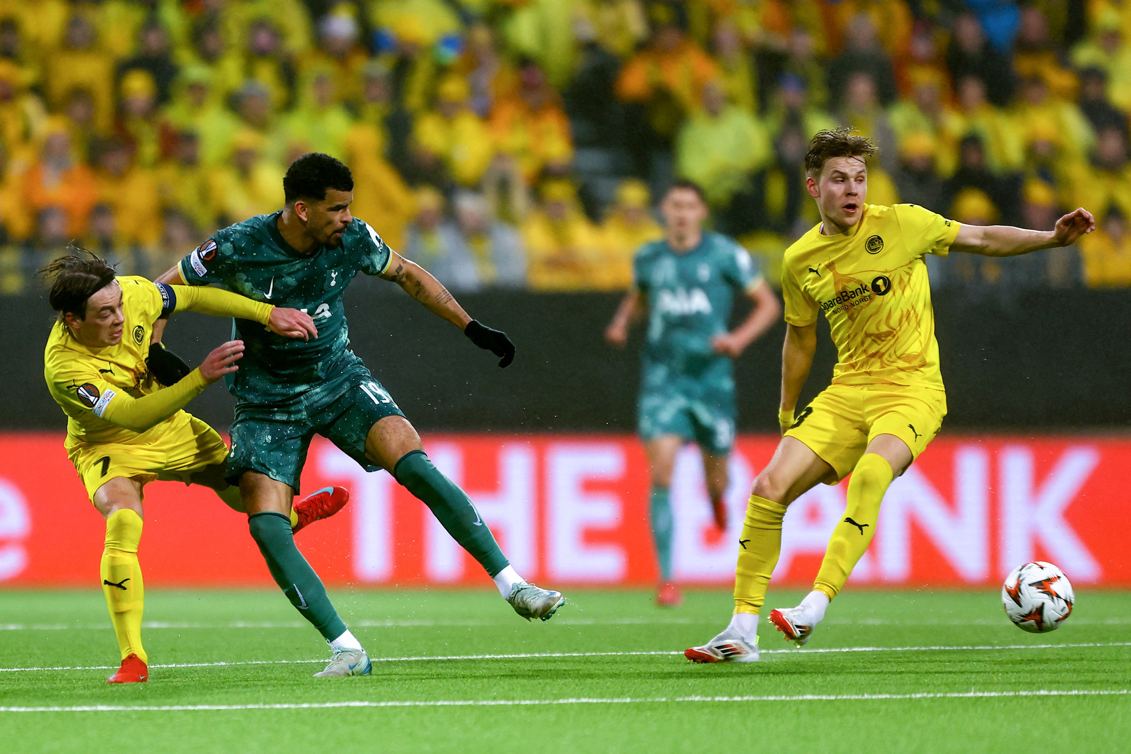 欧洲足球锦标赛预热赛拉开序幕，球迷热情高涨的简单介绍