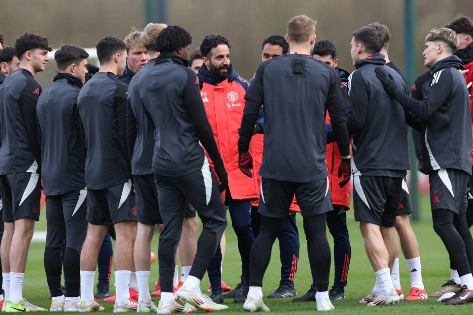 九游体育在线-包含曼联中场大将伤愈归队，球队备战展现信心的词条