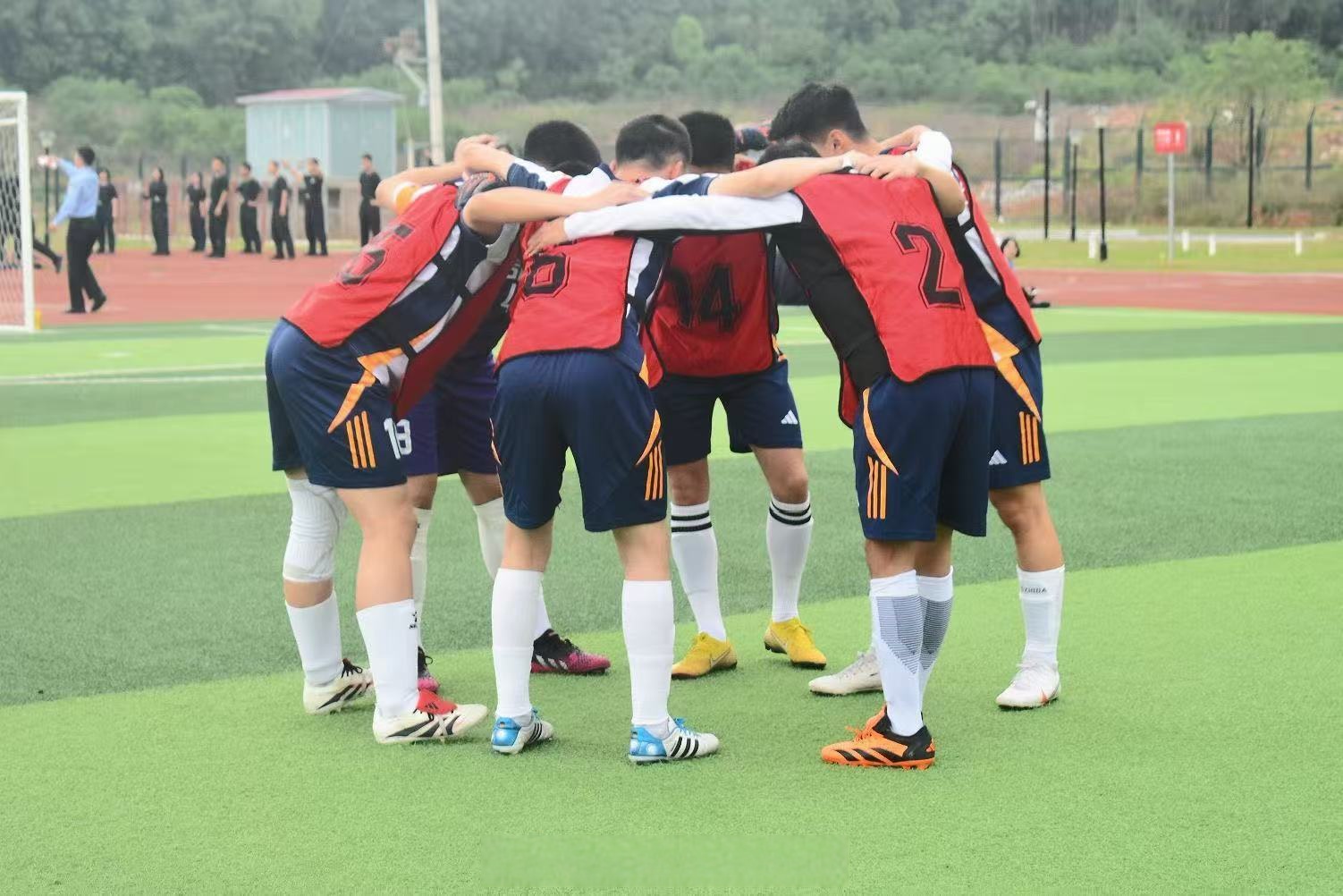 热门球队抢滩赛场，斗志昂扬迎战强手