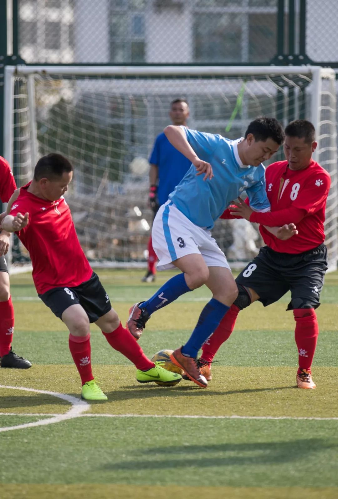 九游体育app下载-包含战术娴熟的场上对决，赛场上演精彩表演的词条