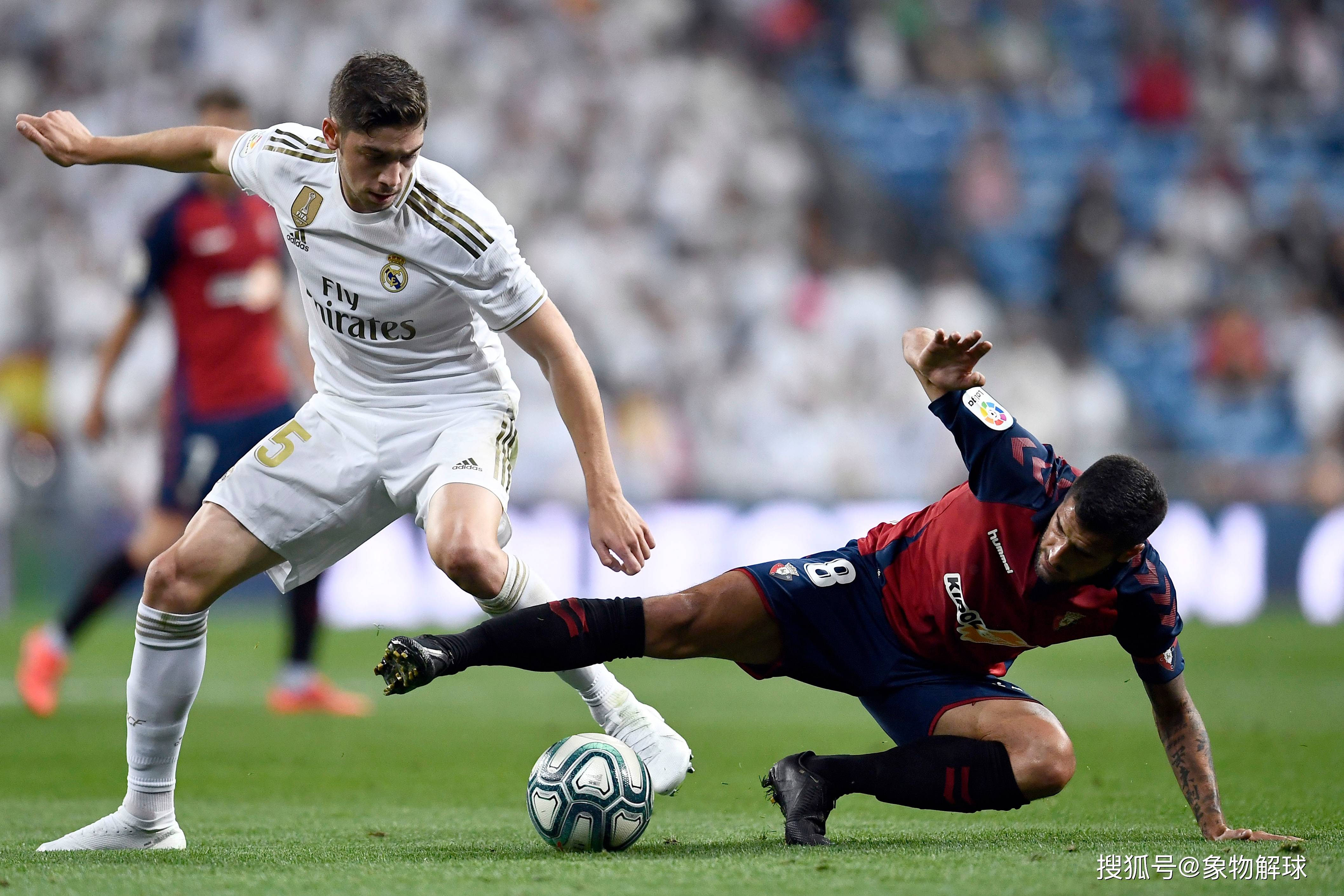 包含马拉加中场因受伤将缺席接下来的比赛的词条