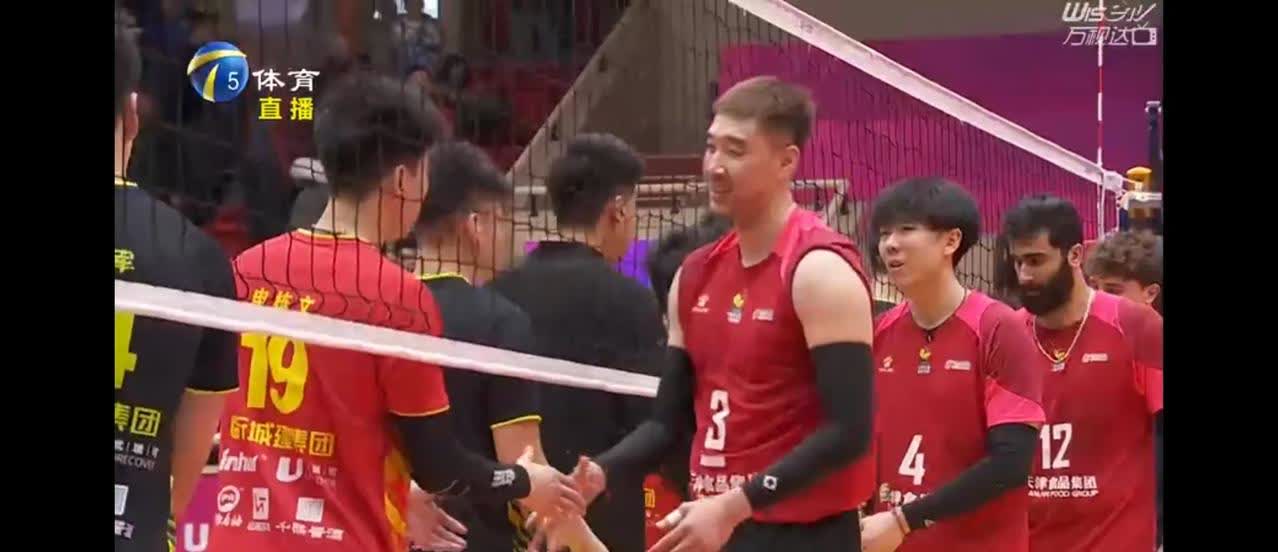 湖南队顽强作战，逆袭获得比赛胜利