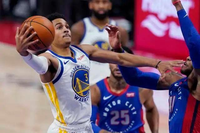 体育领域巨星球员在赛场上崭露头角