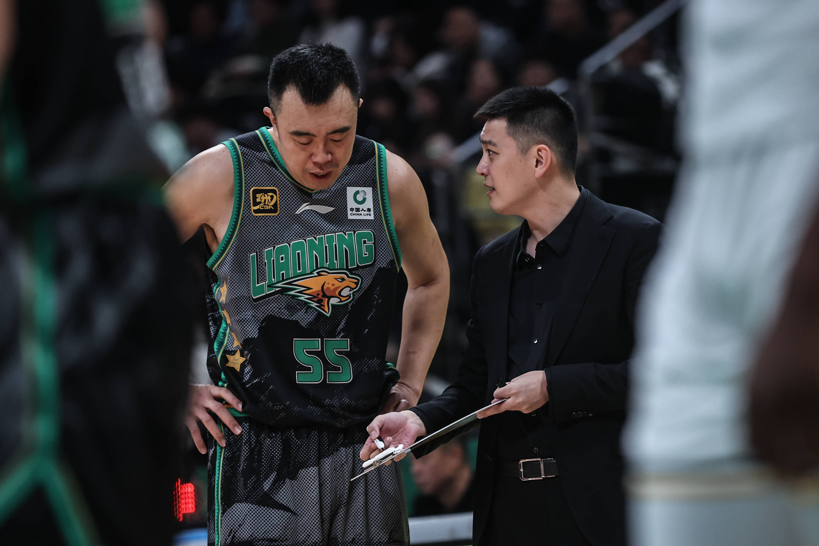 辽宁男篮球员斗志昂扬，拿下关键胜利的简单介绍