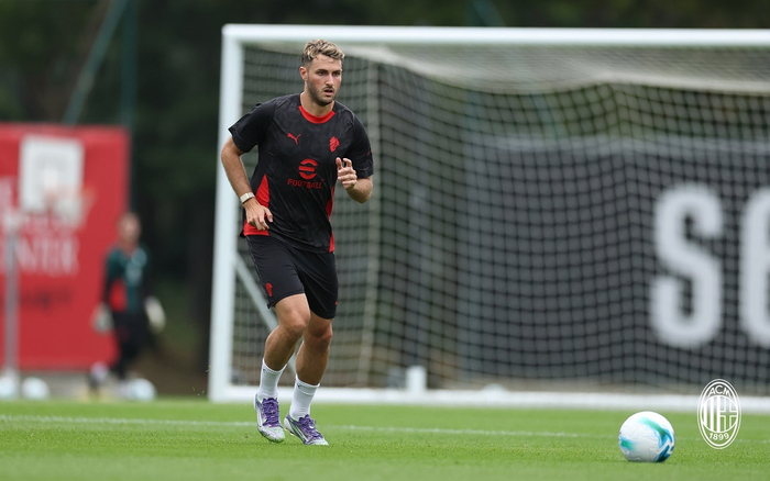 九游体育登录-包含AC米兰年轻球员展现潜力，积极备战下一场比赛的词条