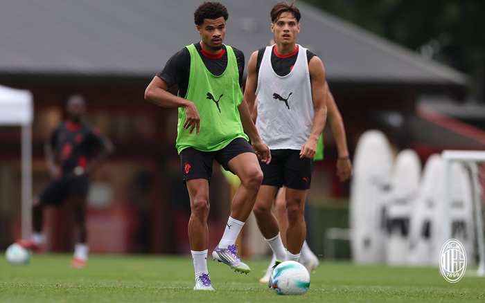 包含AC米兰年轻球员展现潜力，积极备战下一场比赛的词条