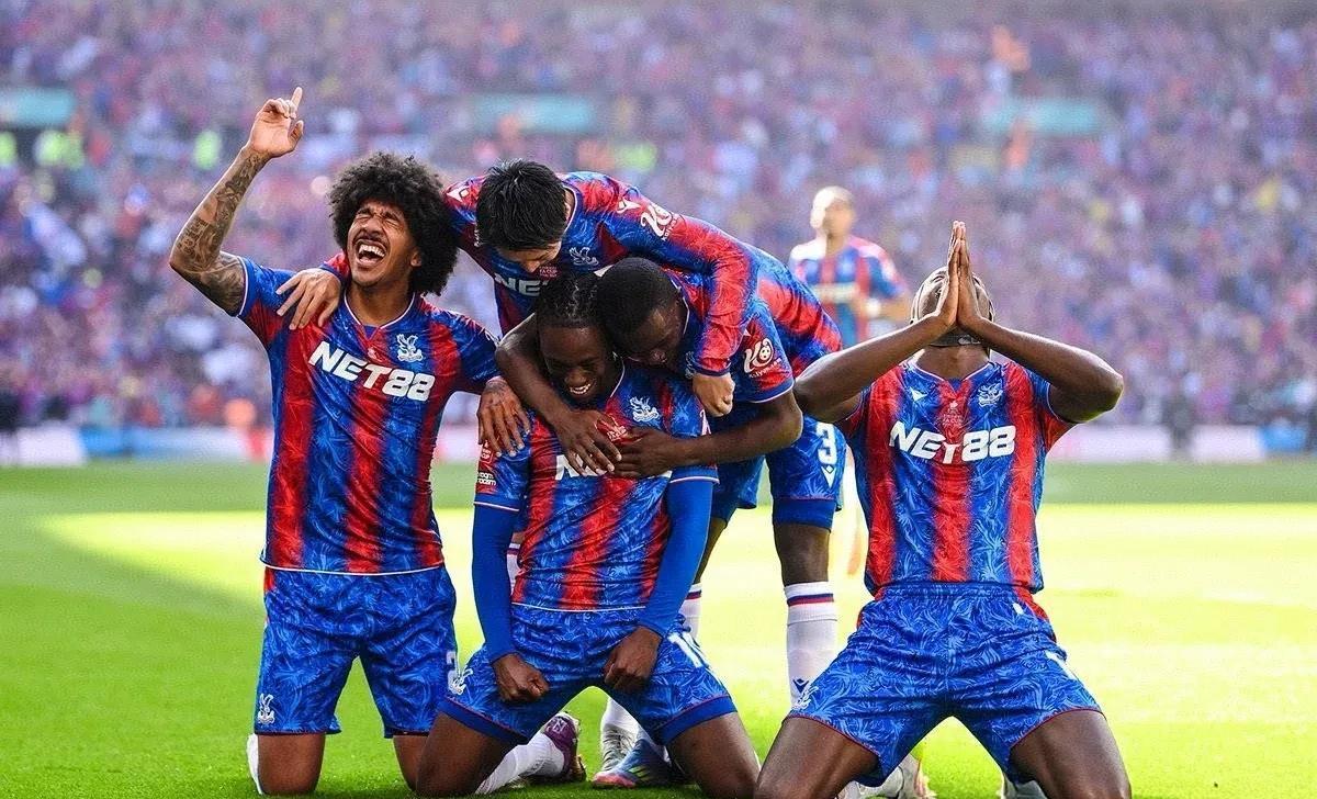 包含水晶宫客场陷入僵局，球队难得分胜的词条