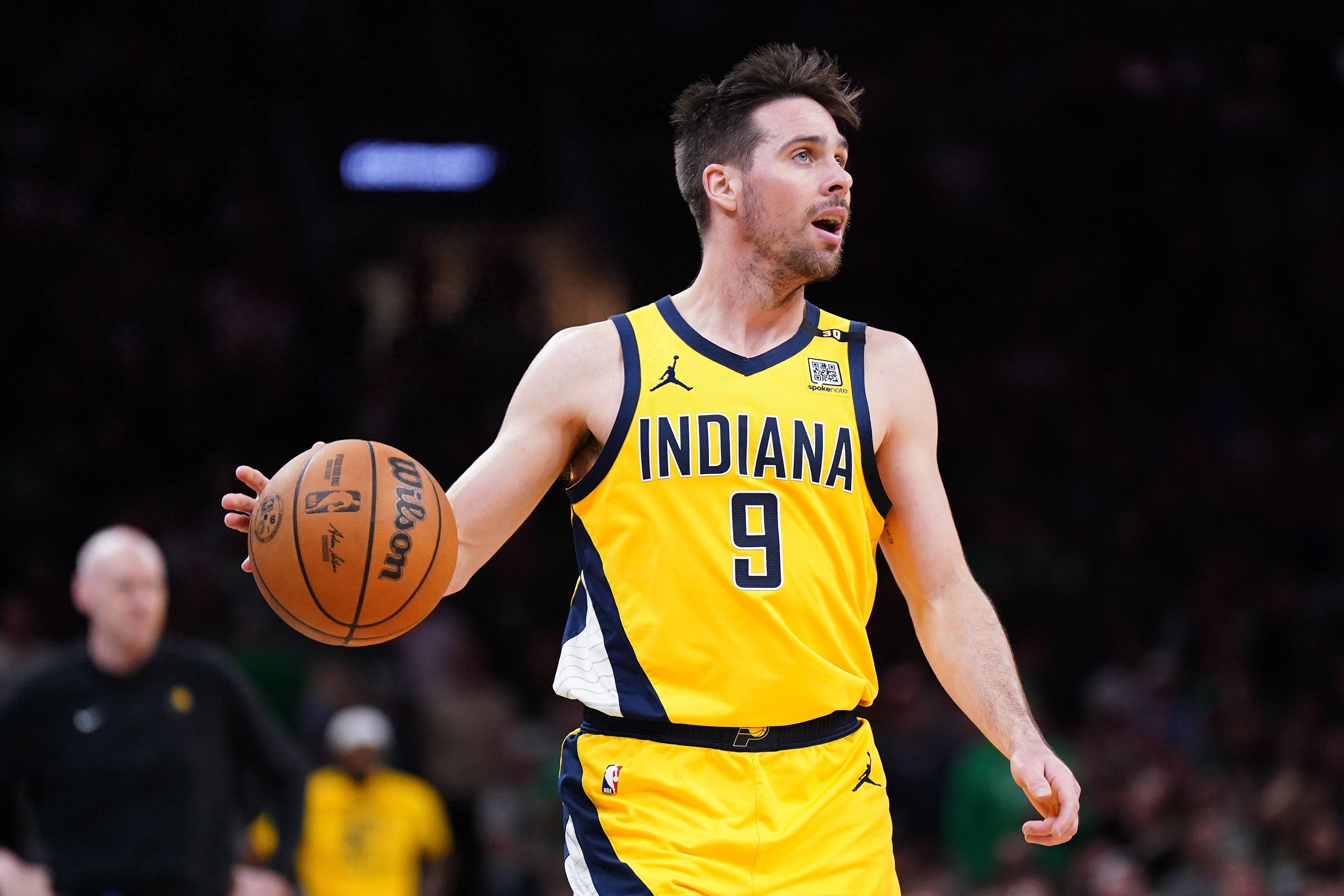 九游体育链接-步行者客场击败老鹰，蒂格关键时刻命中绝杀球