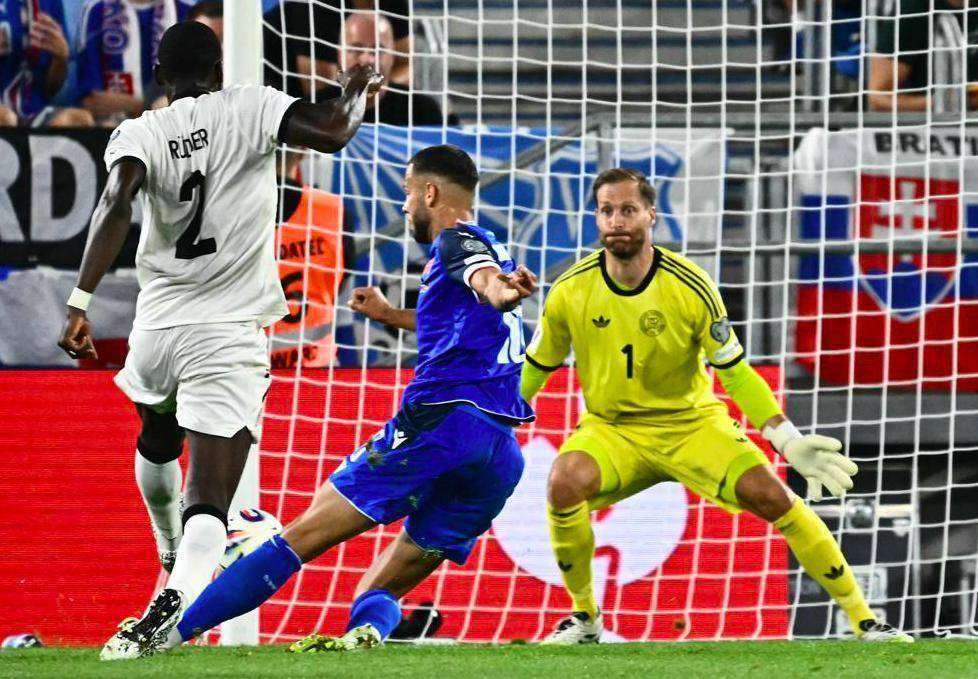 关于西班牙击败斯洛伐克，小组头名成为定局的信息