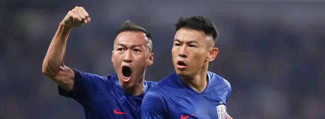 包含力挽狂澜：球队临危受命展现拯救之力的词条