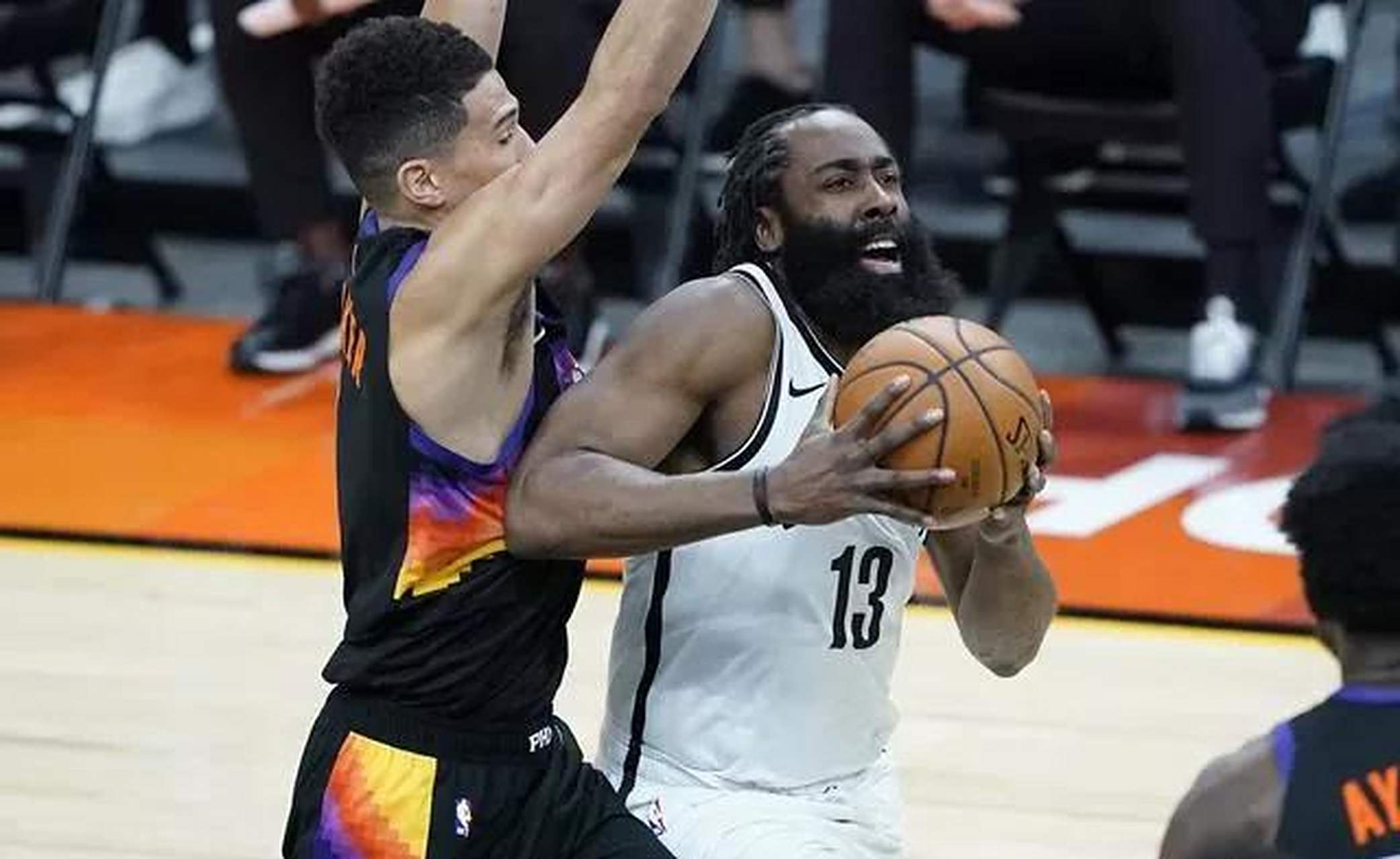 哈登关键时刻发威，篮网逆转战绩