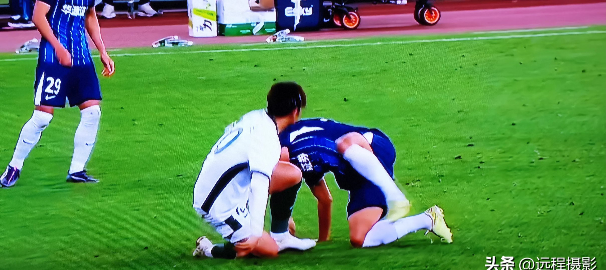 九游体育网页版入口-摩纳哥球员在对手球门前威胁重重