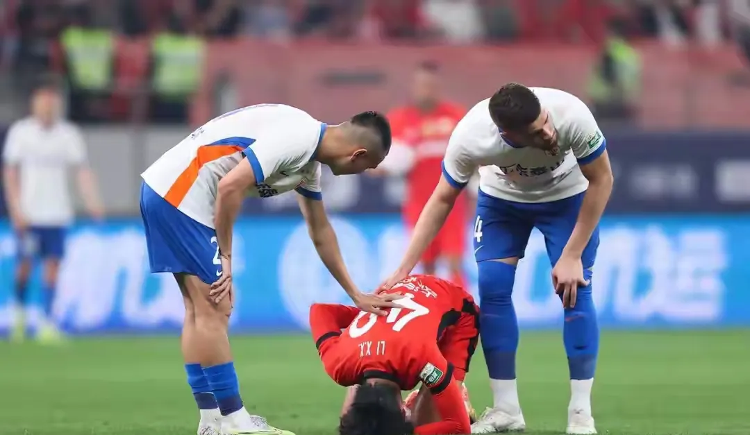 包含队员受伤引发热议，球队备战将面临挑战的词条